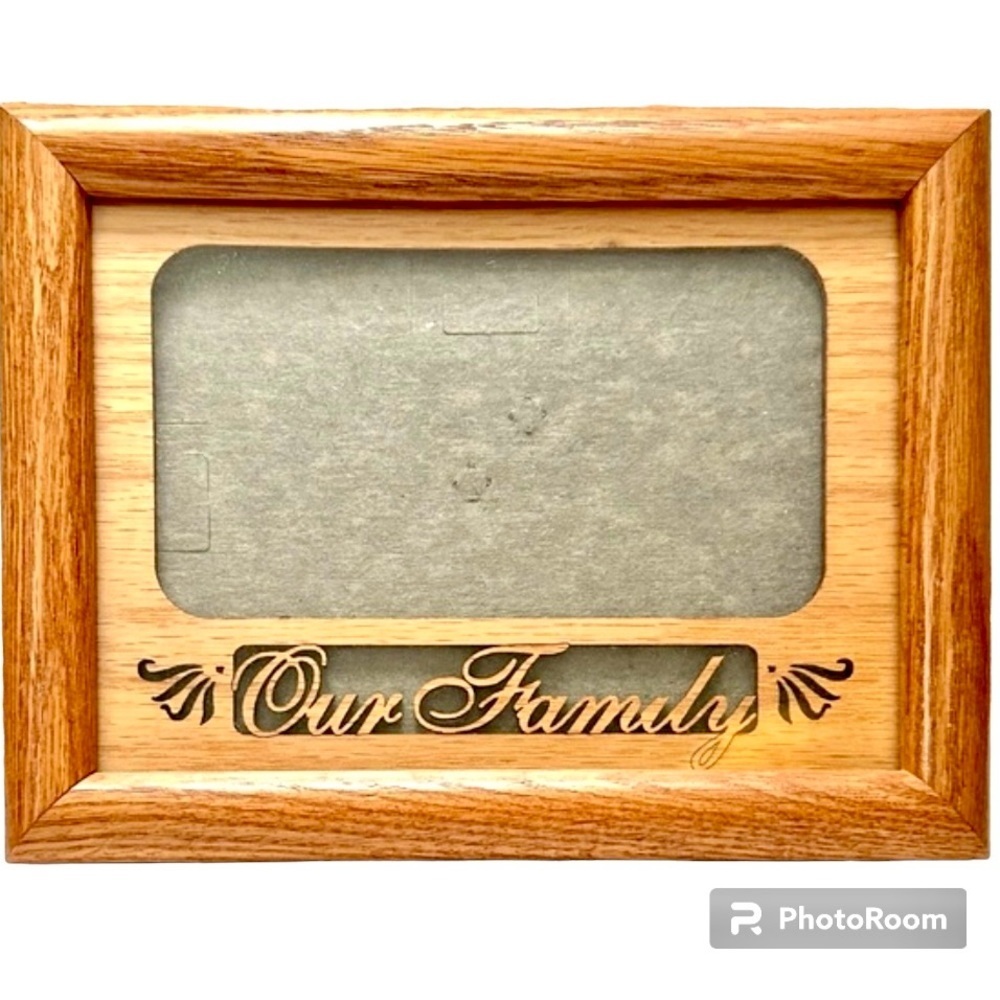 🔵 5”x7” Oak Photo Picture Frame With “Our Family” Laser Cut Mat Insert